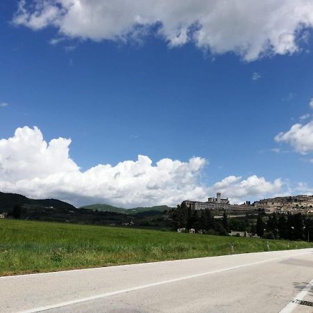 Hotel Villa Elda Assisi Bagian luar foto