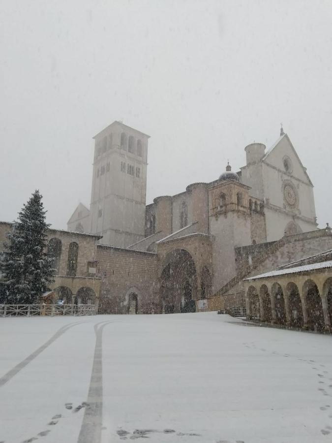 Hotel Villa Elda Assisi Bagian luar foto