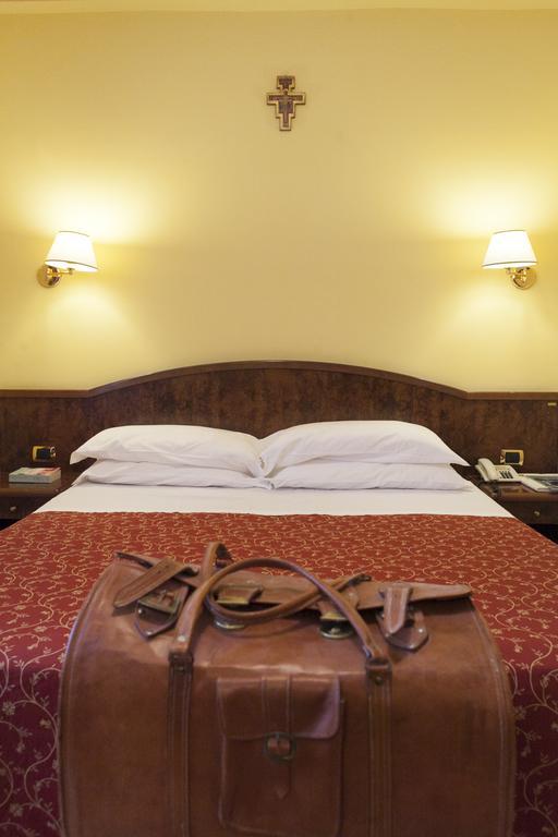 Hotel Villa Elda Assisi Bagian luar foto