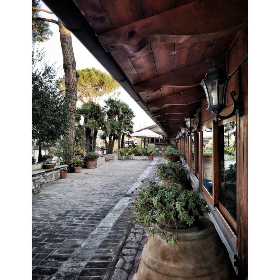 Hotel Villa Elda Assisi Bagian luar foto