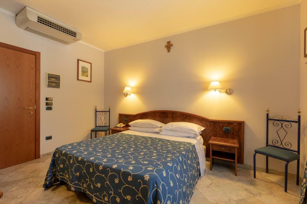 Hotel Villa Elda Assisi Bagian luar foto
