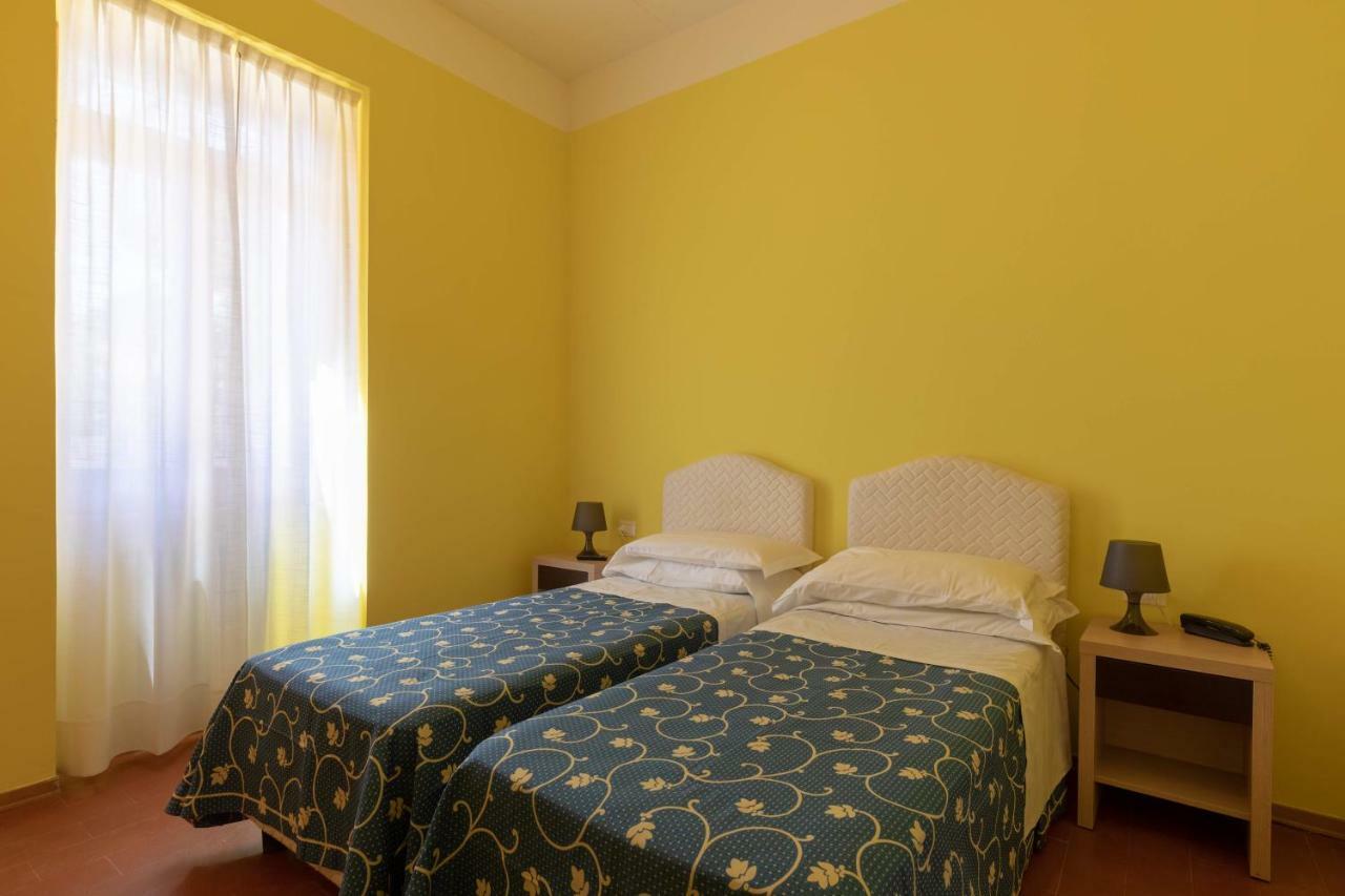 Hotel Villa Elda Assisi Bagian luar foto